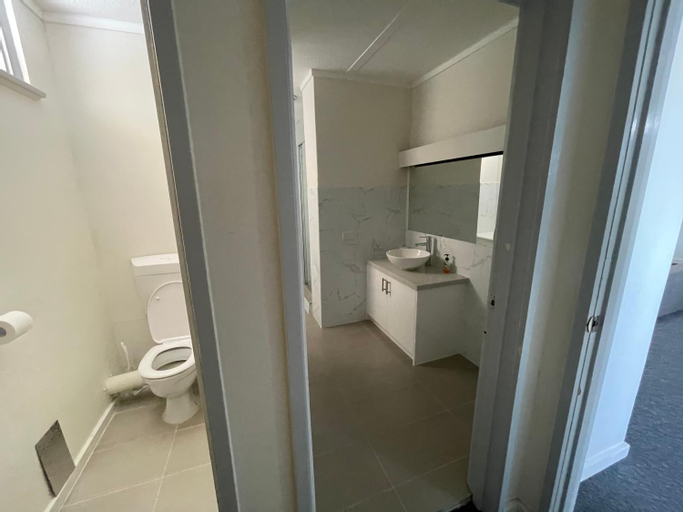 Bathroom 10