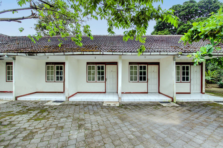 Exterior view 3, Hotel O Asta Guesthouse, Sleman