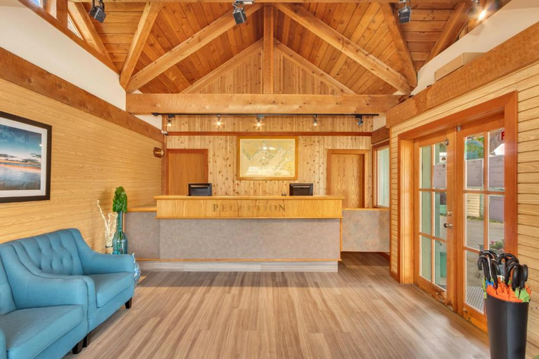 Public Area, Canadian Princess Lodge & Marina, Alberni-Clayoquot
