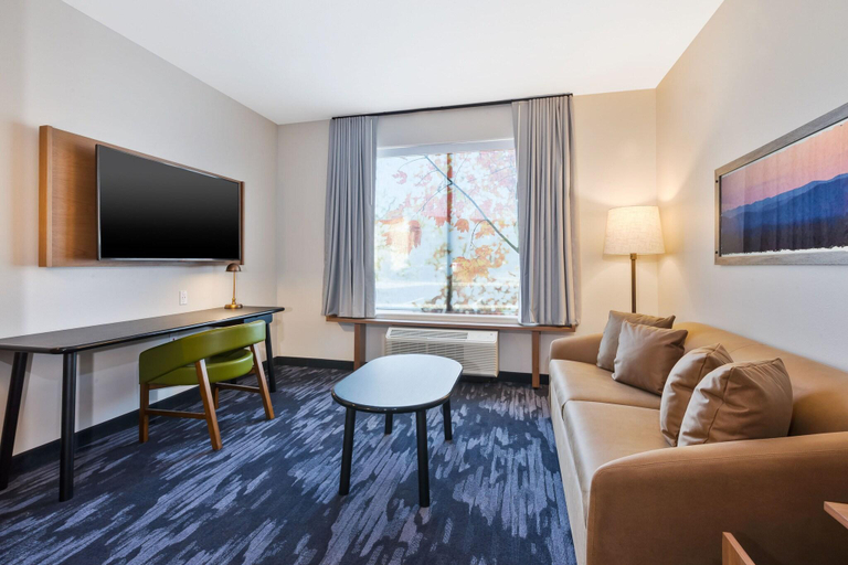 Bedroom 2, Fairfield Inn & Suites by Marriott Cincinnati Airp, Boone