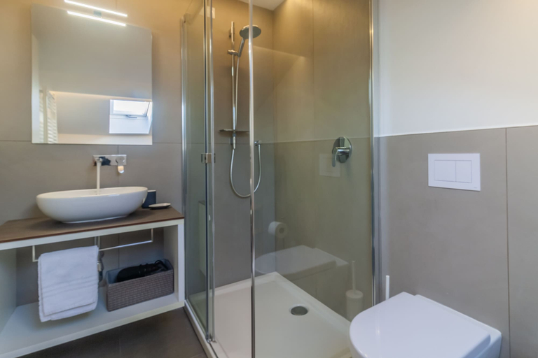 Bathroom 3, La Baia di Bellagio by Wonderful Italy, Como