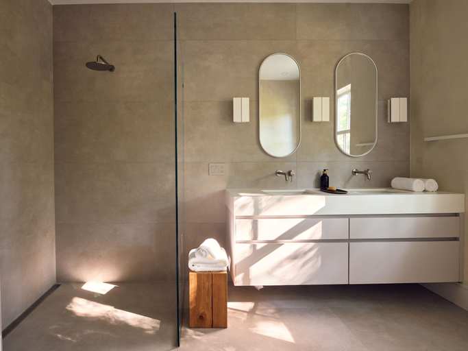 Bathroom 4, 9 Academy, Litchfield
