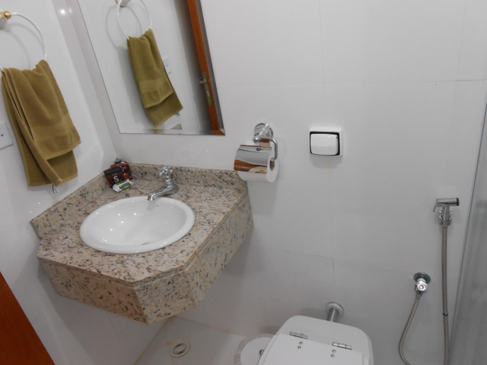 Bathroom 5, Hotel Canto da Riviera, Bertioga
