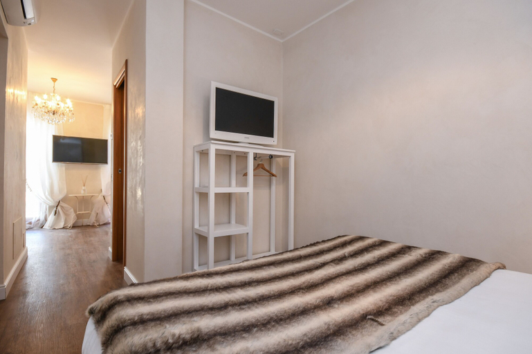 Bedroom 5, Luxury Suite Sirmione, Brescia
