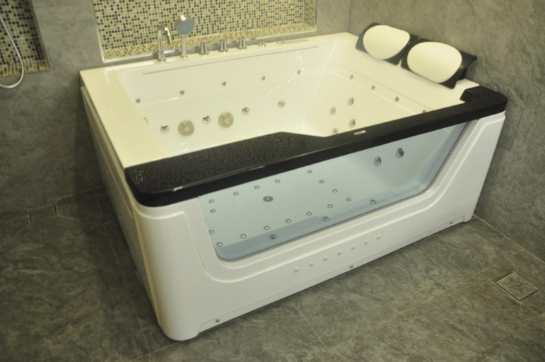 Bathroom 11