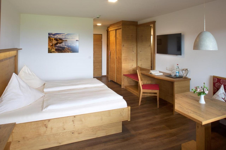 Bedroom 2, Landhotel Schwarzenbach - Wellness & Spa, Ostallgäu