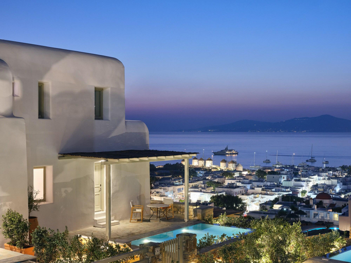 Exterior & Views