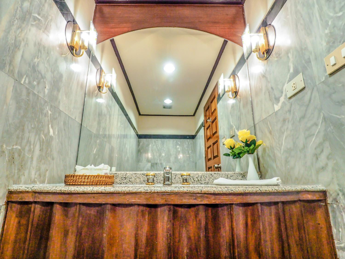 Bathroom 5, Twin Lotus Hotel, Muang Nakhon Si Thammarat