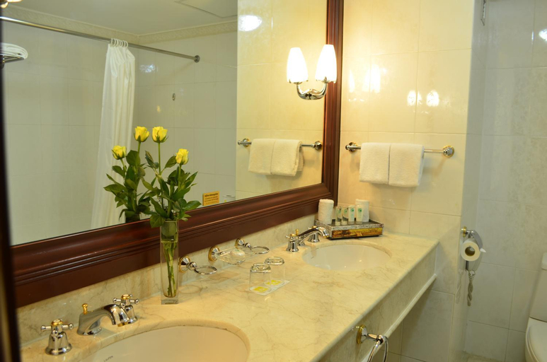Bathroom 11