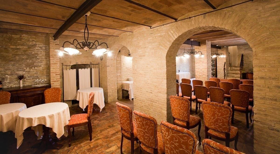 Food & Drinks 4, Castello Montegiove, Pesaro E Urbino