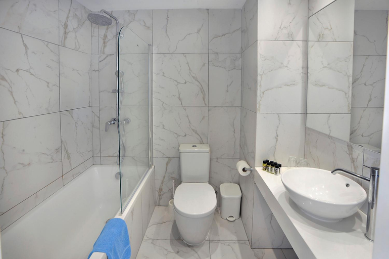 Bathroom 4, Nissiana Hotel and Bungalows