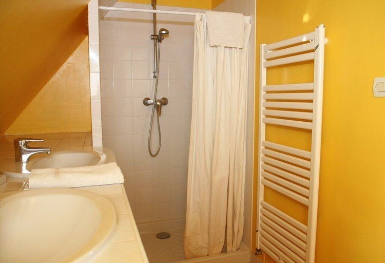 Bedroom 5, La Cuvellerie, Nièvre