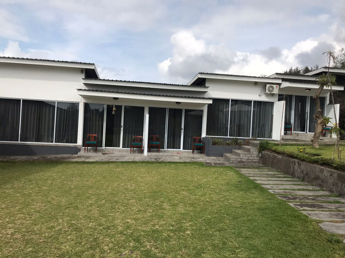 Exterior 1
