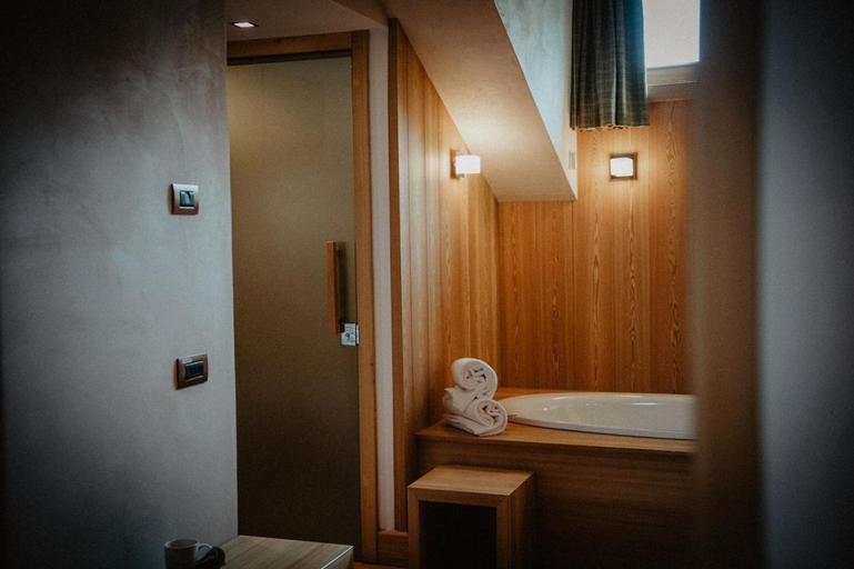 Bathroom 4, Hotel Larice, Sondrio