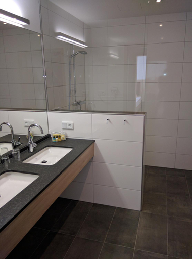 Bathroom 3, Hotel Zur Borke, Märkischer Kreis