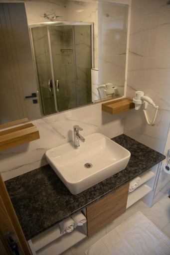 Bathroom 5, Golden World Suite Hotel, Antalya