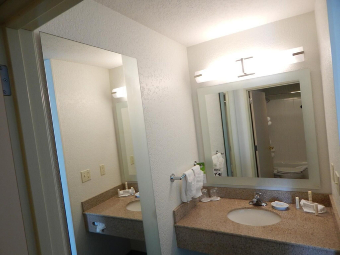 Bathroom 4, Springhill Suites By Marriott Portland Airport, Multnomah