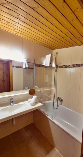 Bathroom 7
