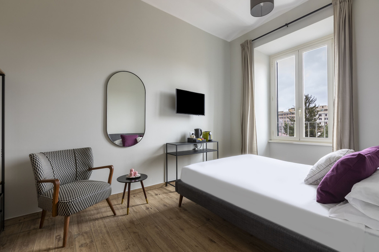 Others 5, Colosseo Road by Hili, Rome