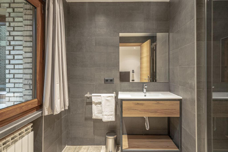 Bathroom 4, Hotel MET Pamplona, Navarra