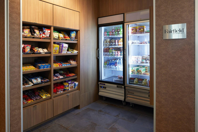 Food & Drinks 5, Fairfield Inn & Suites by Marriott Riverside Moren, Riverside