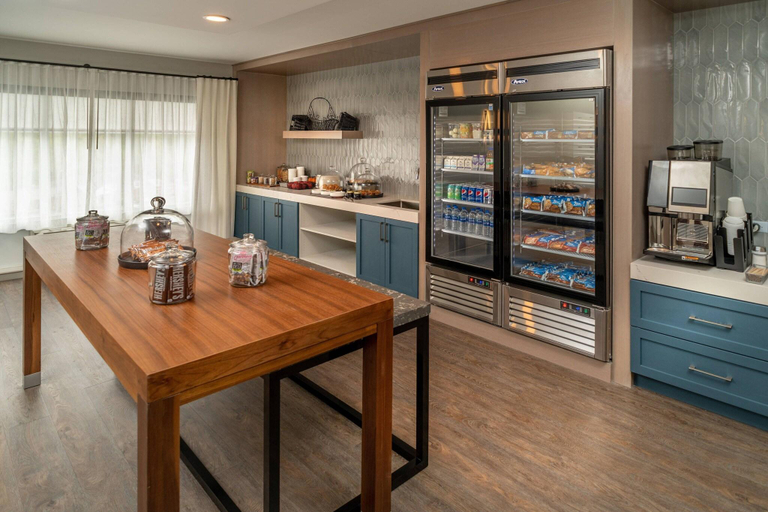 Food & Drinks 5, Delta Hotels by Marriott Huntington Mall, Cabell