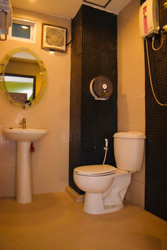 Bedroom 4, Royal Express Inn Sukhumvit Bangkok, Khlong Toey