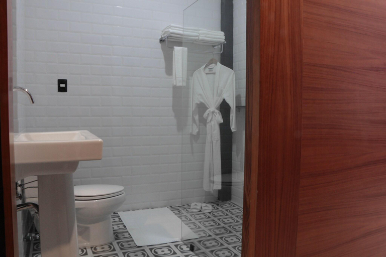 Bathroom 4, Elena De Cobre, León