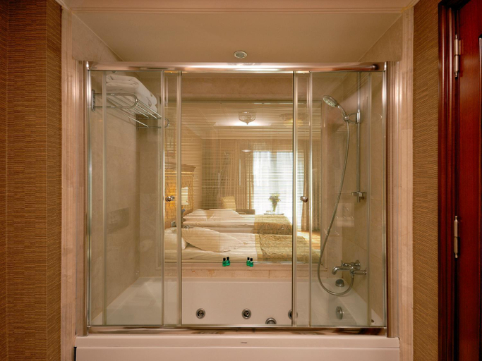 Bathroom 4, The Central Palace Taksim Hotel, Beyoğlu