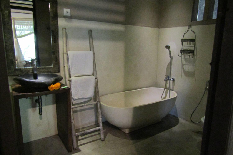 Bathroom 2, Recep Bungalow, Gianyar