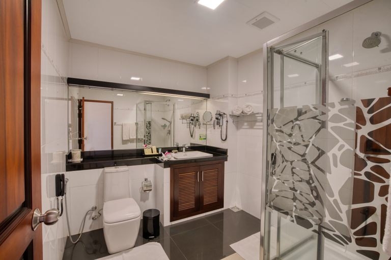 Bathroom, Kandyan Reach, Kurunegala