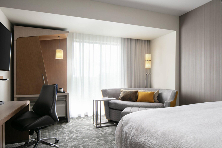 Bedroom 4, Courtyard by Marriott Sioux City Downtown/Convention Center, Woodbury
