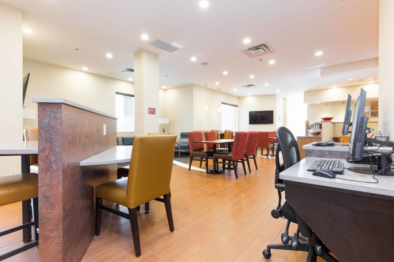 Food & Drinks 5, TownePlace Suites Edmonton South, Division No. 11
