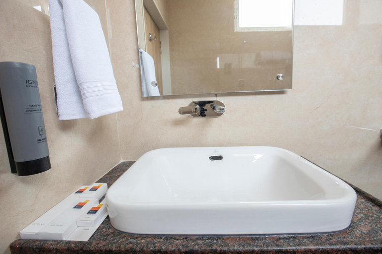 Bathroom 5, Myspace Kadison, Davanagere