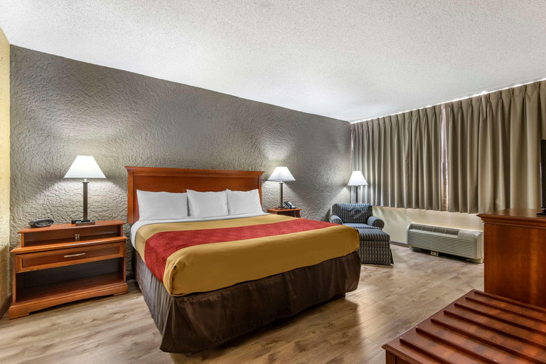 Bedroom 3, Ramada by Wyndham Tulsa/Broken Arrow, Tulsa