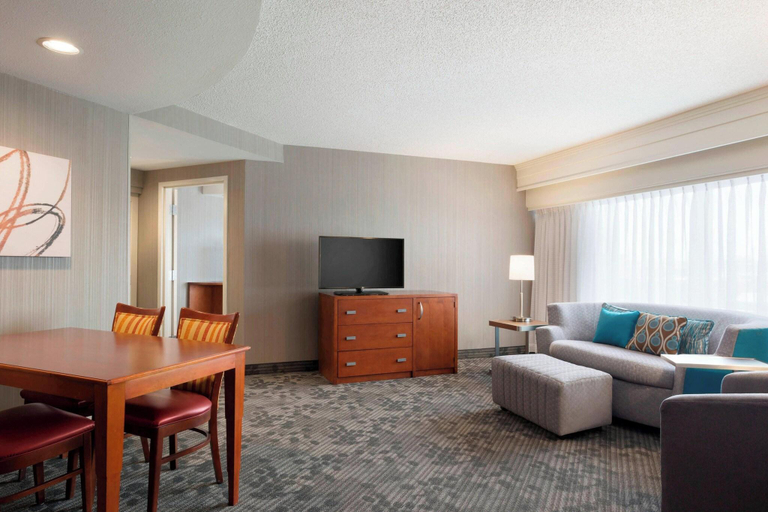 Bedroom 3, Courtyard Marriott Fort Smith Downtown, Sebastian
