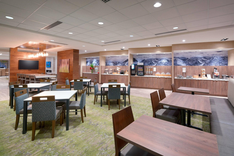 Food & Drinks 5, Fairfield Inn & Suites Denver West/Federal Center, Jefferson