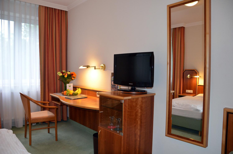 Bedroom 13