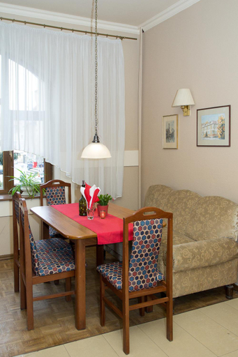 Others 4, Hotel Karkonosze, Kamienna