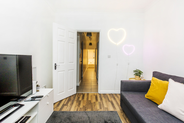 Bedroom 3, Old Street Apartments by MoreThanStays, London