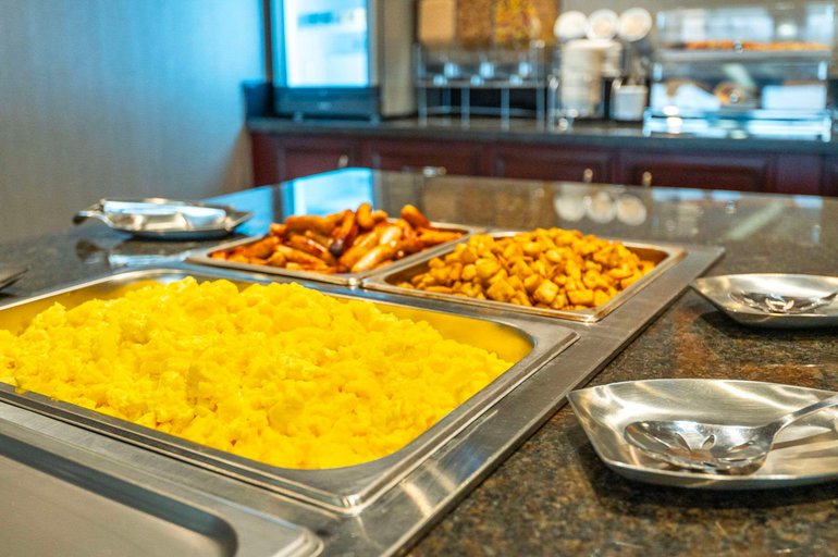 Food & Drinks 5, Comfort Inn & Conference Centre Toronto Airport, Toronto