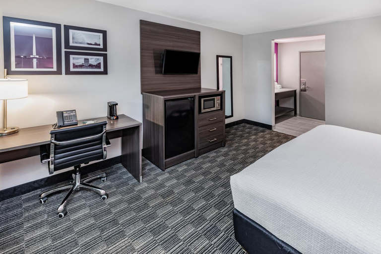 Bedroom 3, La Quinta Inn & Suites by Wyndham Houston Southwest, Houston
