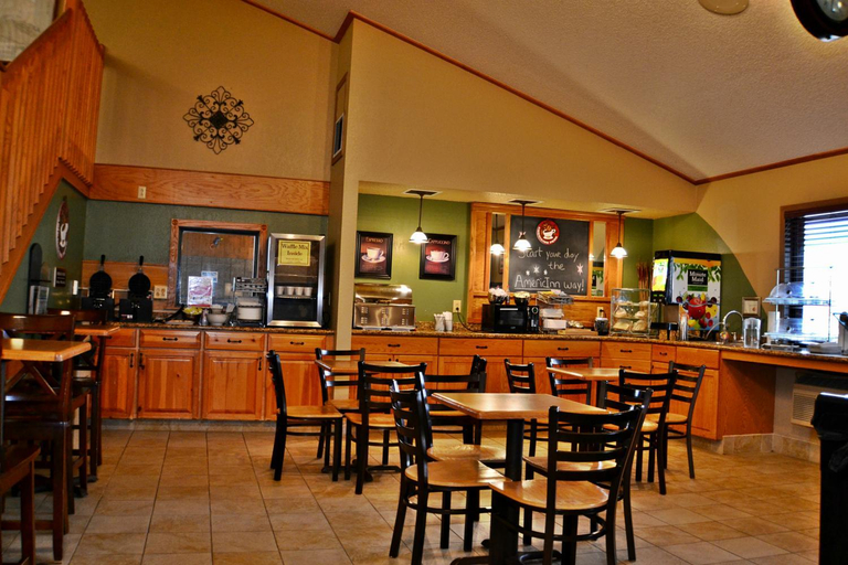 Food & Drinks 5, AmericInn by Wyndham Calumet, Houghton