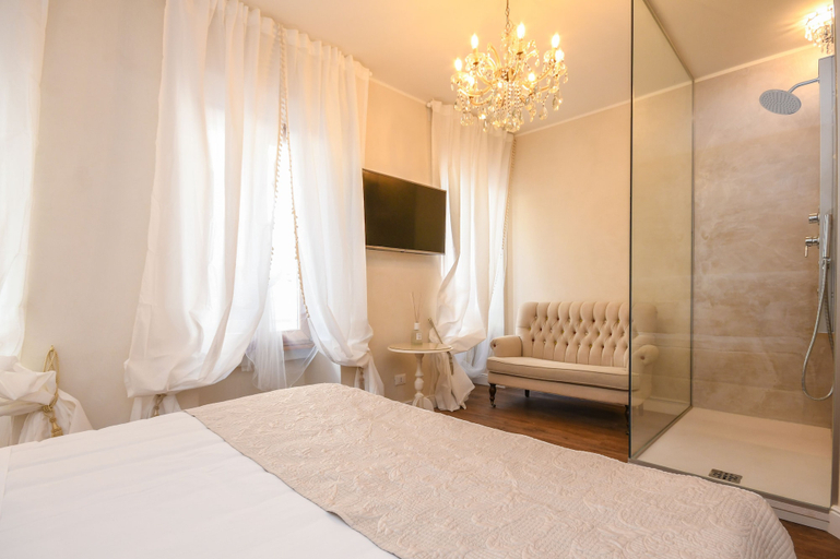 Bedroom 5, Luxury Suite Sirmione, Brescia