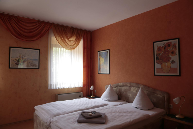 Bedroom 3, Hotel Sessellift, Koblenz