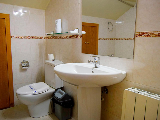 Bathroom 3, Apartamentos Pantebre 3000, Pyrénées-Orientales