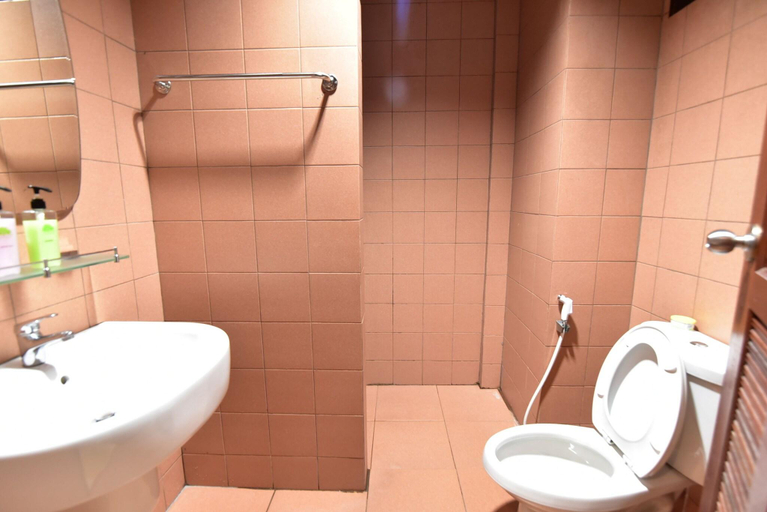 Bathroom 4, The Green Hotel, Muang Satun