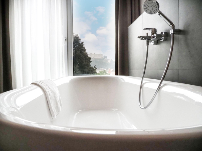 Bathroom 5, rivers Passau, Passau