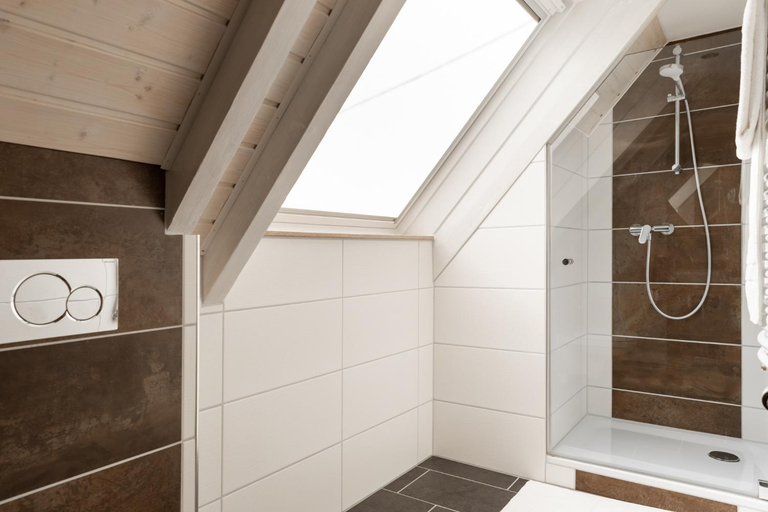 Bathroom 5, Hotel-Restaurant Straussen, Donau-Ries