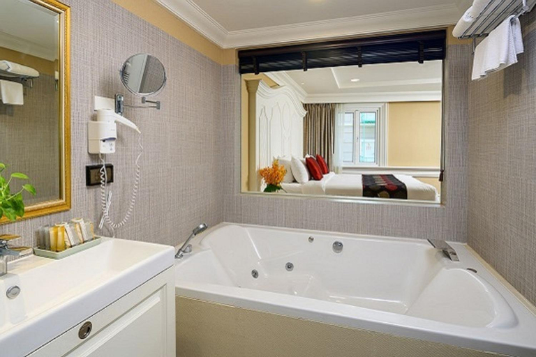 Bathroom 12